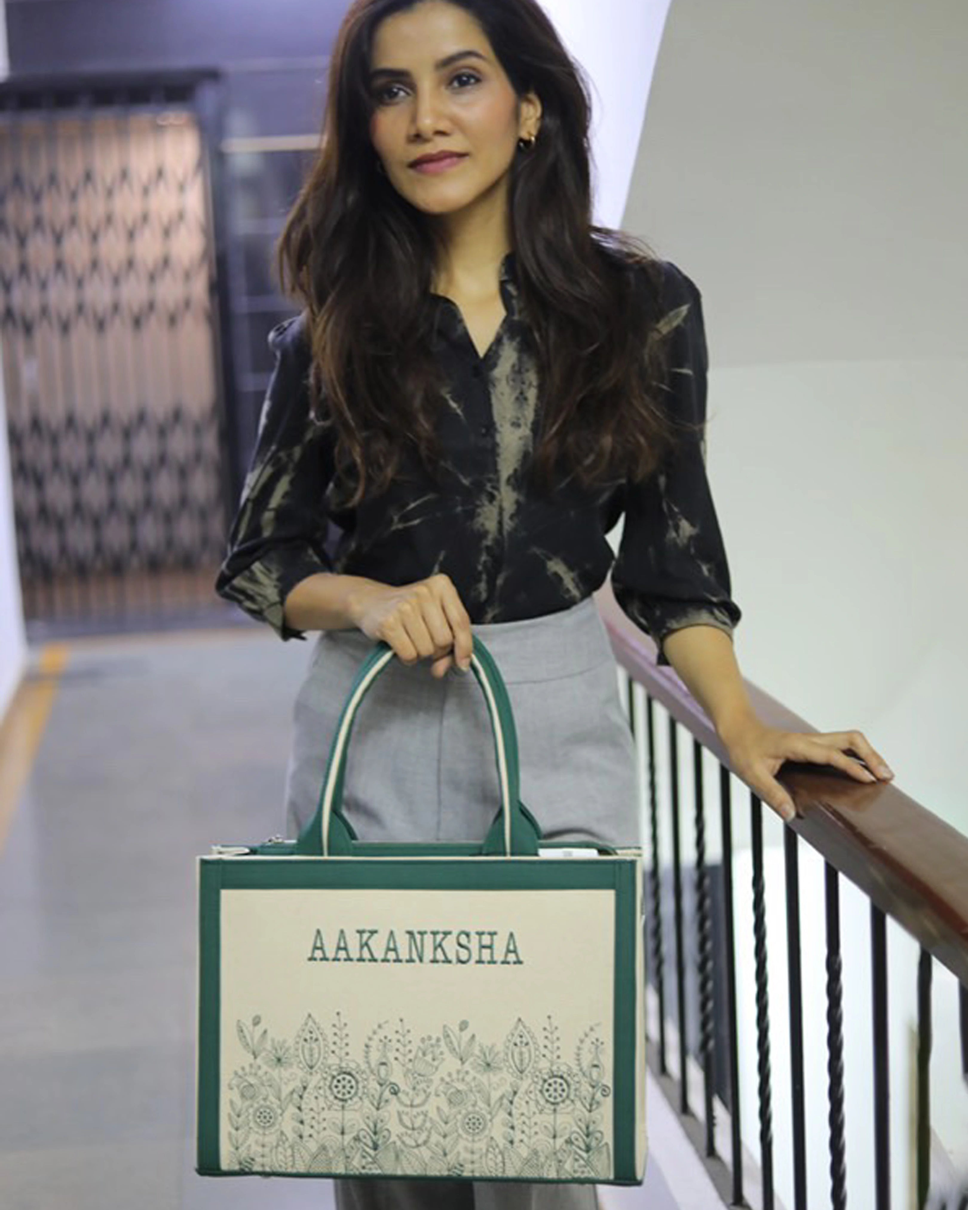 Customized Canvas Denim Embroidered Voguish Tote Bag