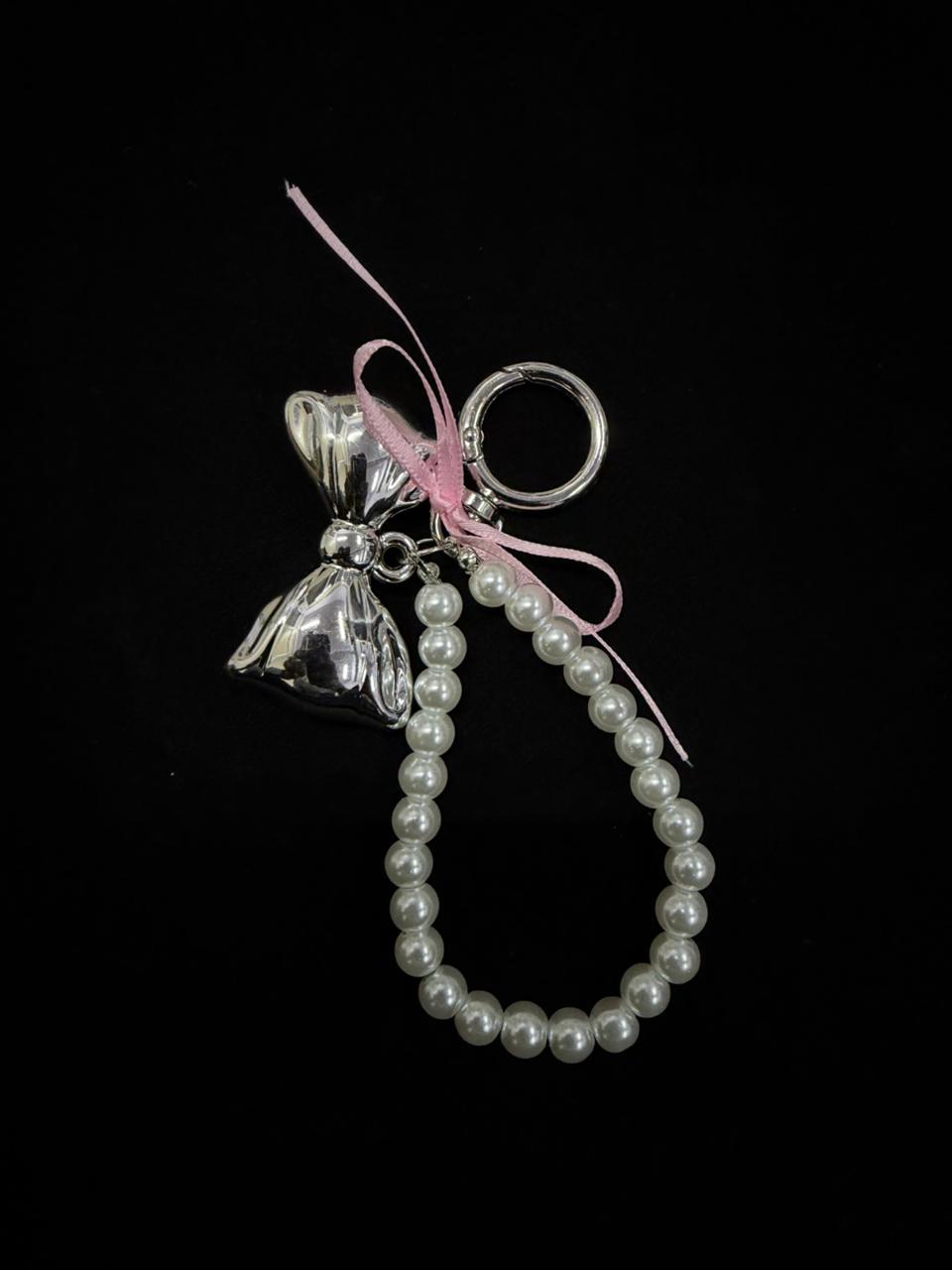 In Voguish Pearl Elegance Bow Charm