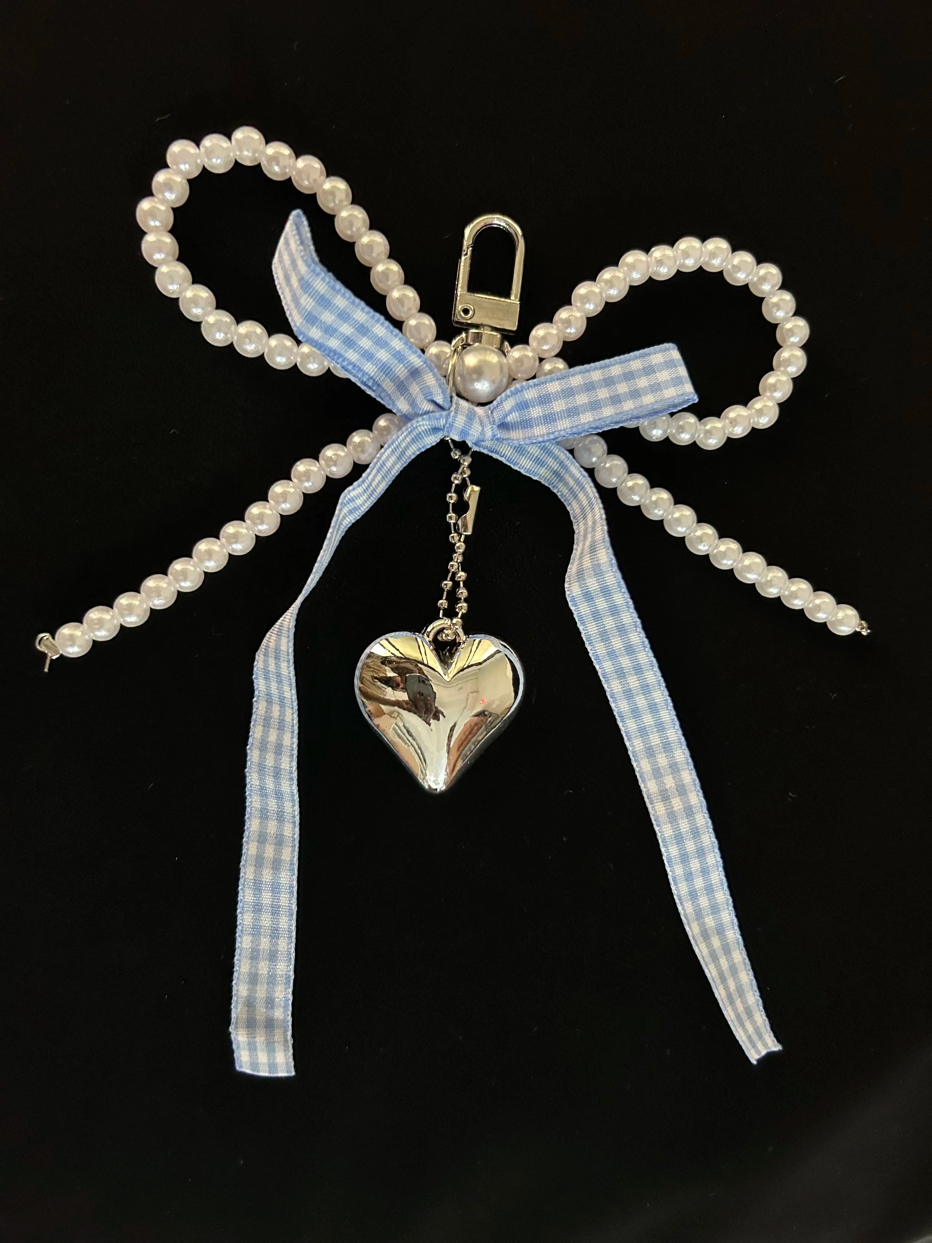 In Voguish Sweetheart Bow Charm